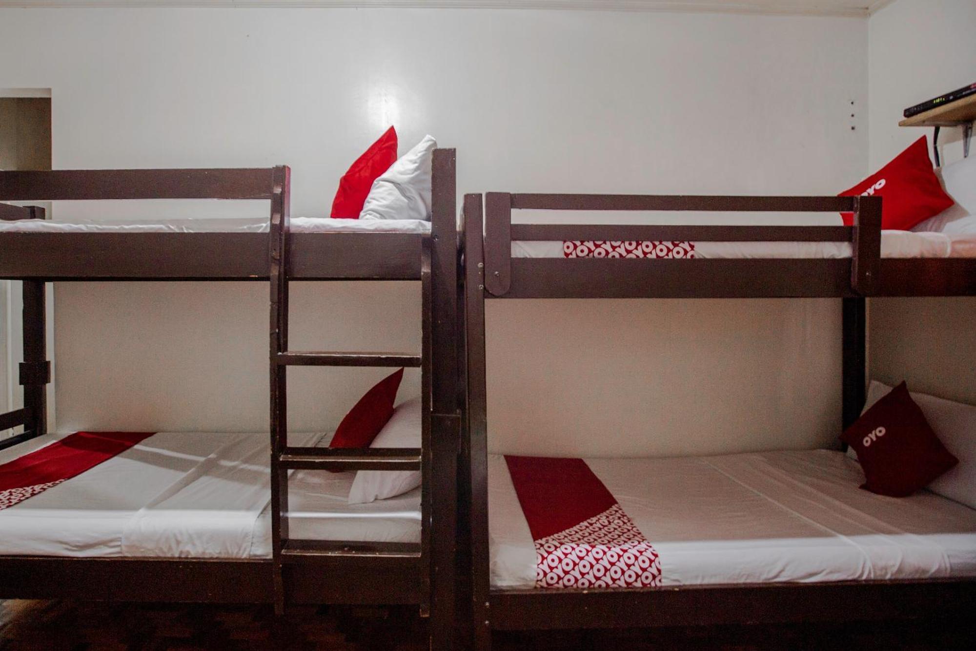 Oyo 741 Sierra Travellers Inn Tagaytay City Exteriör bild