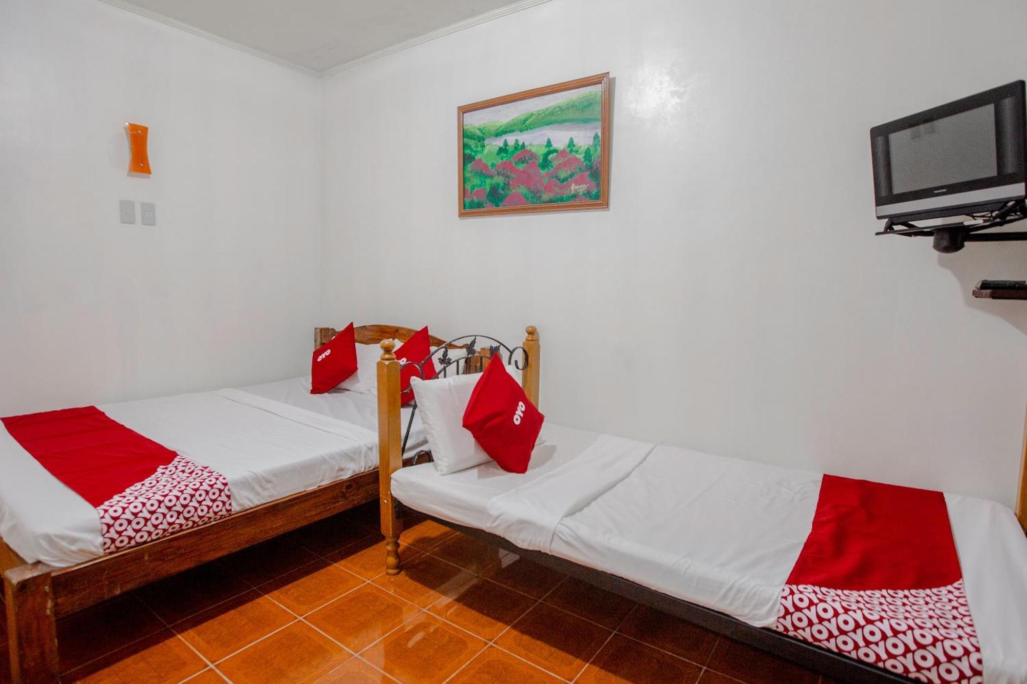 Oyo 741 Sierra Travellers Inn Tagaytay City Exteriör bild