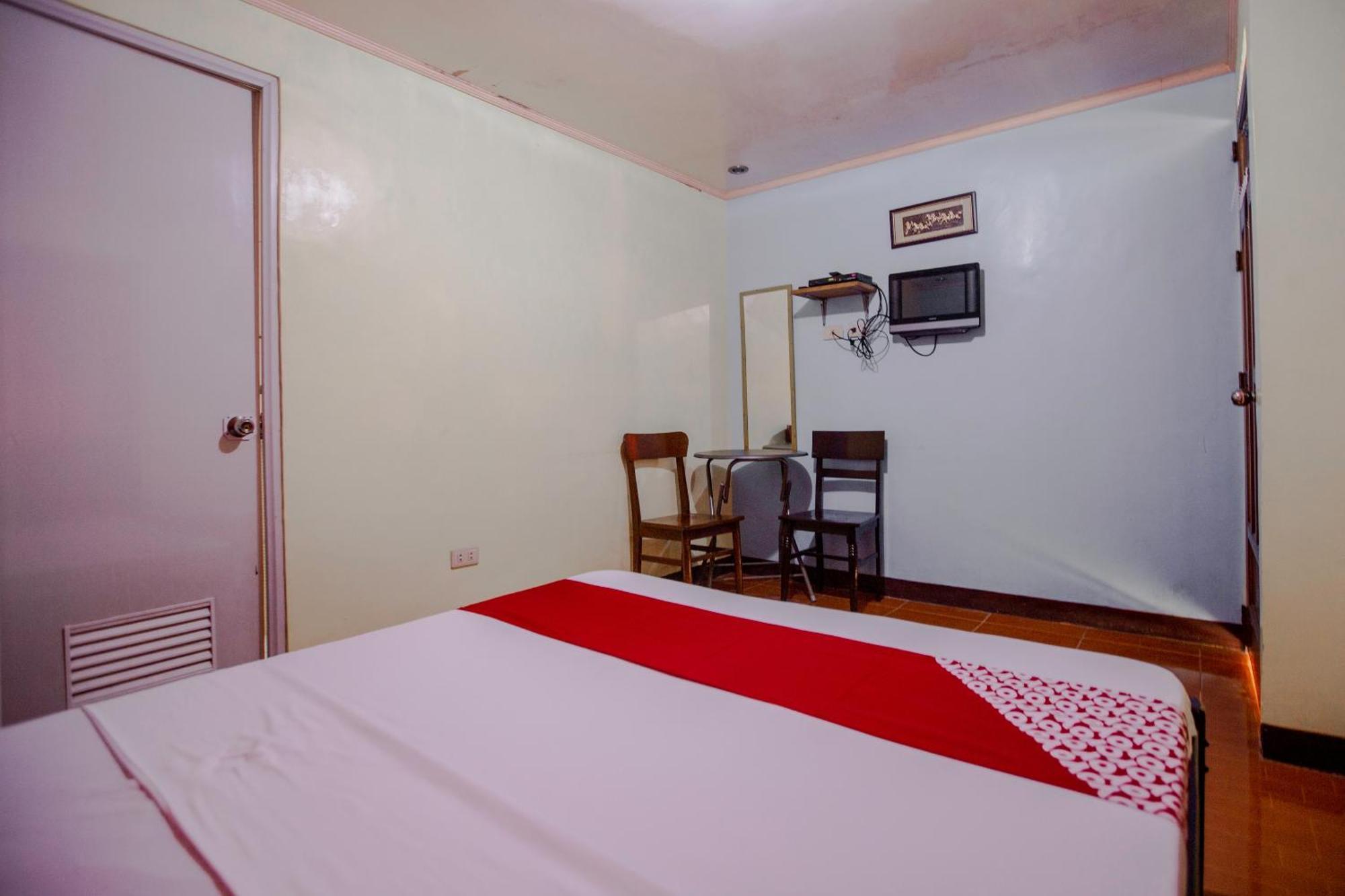 Oyo 741 Sierra Travellers Inn Tagaytay City Exteriör bild