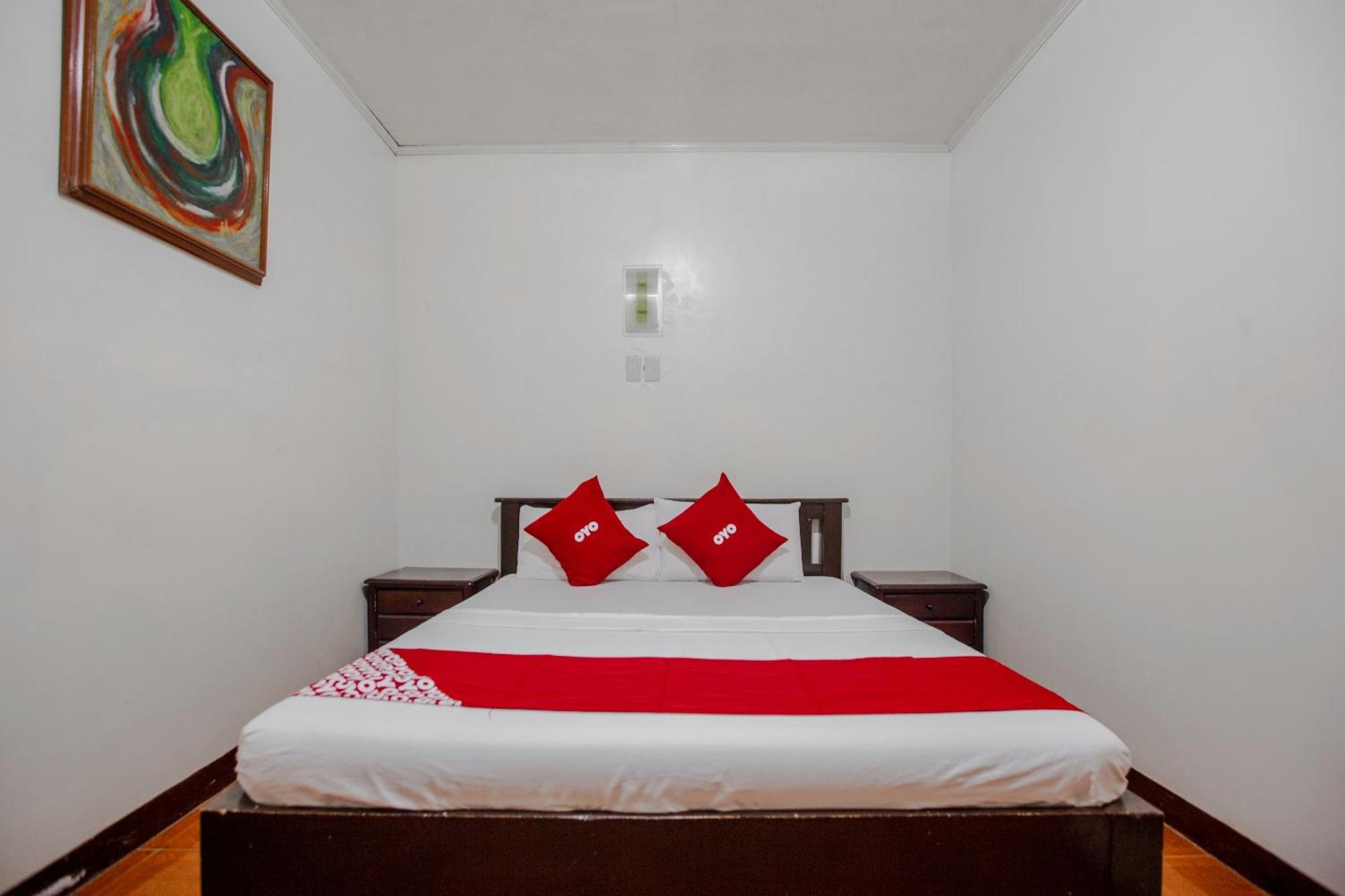Oyo 741 Sierra Travellers Inn Tagaytay City Exteriör bild