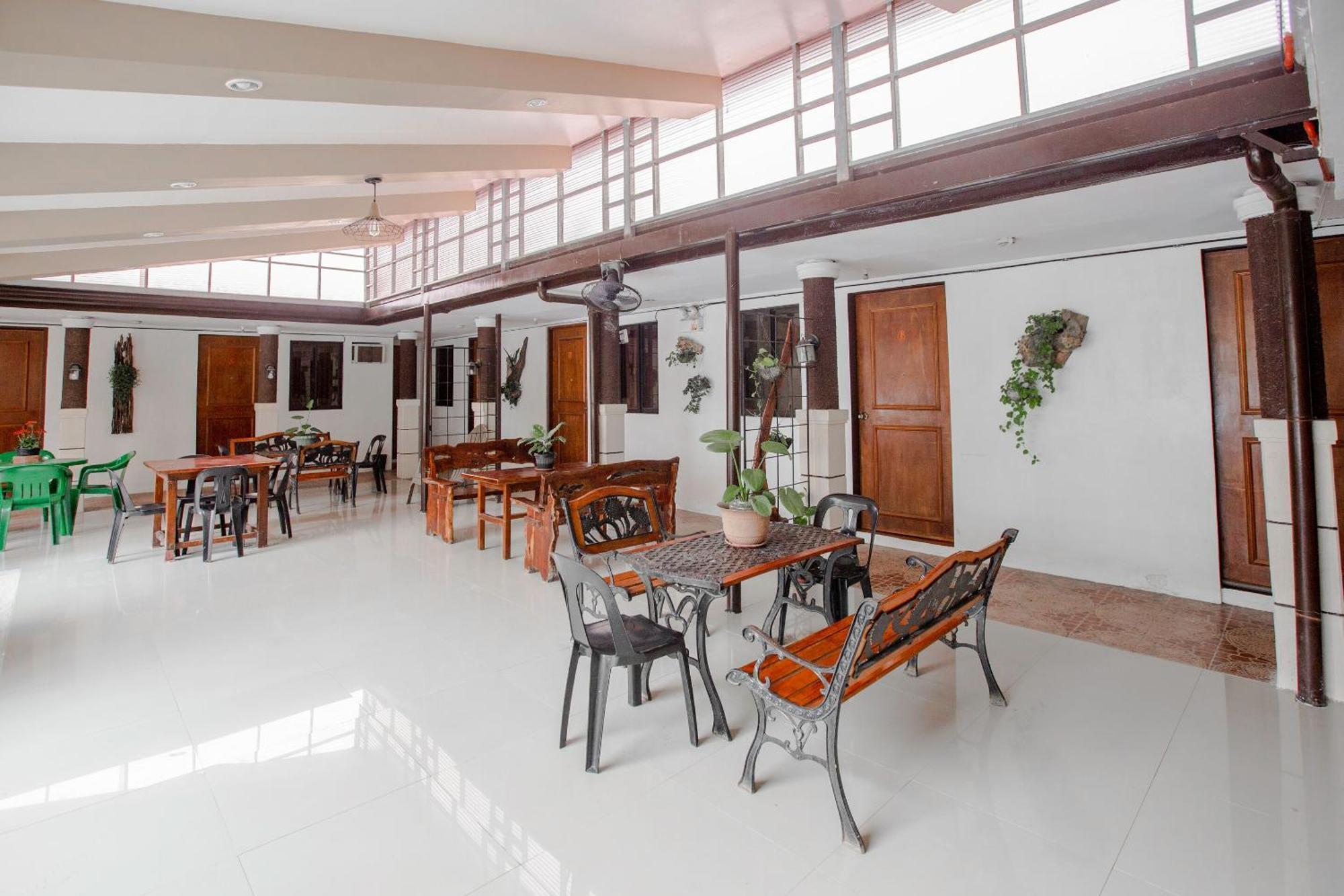Oyo 741 Sierra Travellers Inn Tagaytay City Exteriör bild